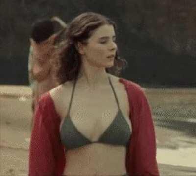 I so wanna have sex with Thomasin McKenzie