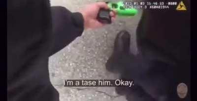 ⭕EL PRIMO DE LA FUNDADORA DE BLACK LIVES MATTER MURIÓ AL SER ARRESTADO POR LA POLICÍA 👉 Tras un accidente de tránsito, los efectivos de Los Ángeles reprimieron con pistolas taser a Keenan Anderson, de 31 años, quién falleció en el hospital