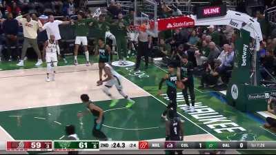 [Highlight] Giannis climbs the ladder to absolutely MASH it over Nurkic