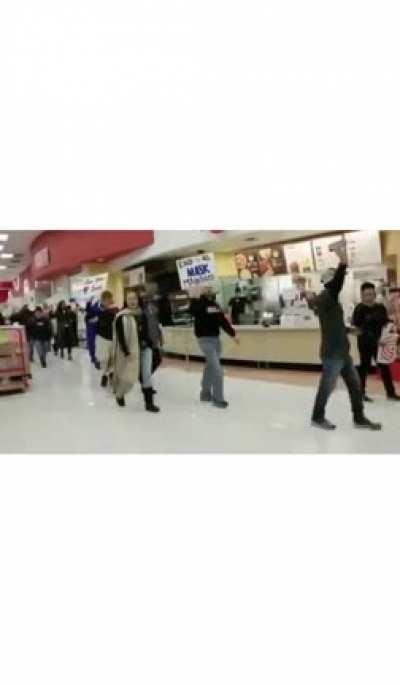 Antimask covidiots invade a Target in Arizona
