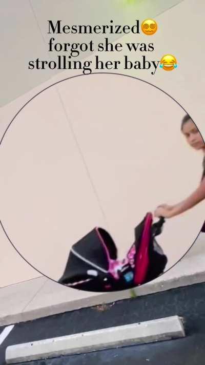 Mom gets distracted🍆👀