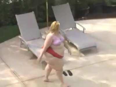 Viva La Valerie Pool SSBBW