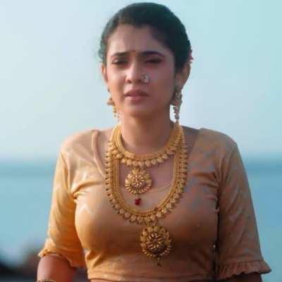 Vaishnavi kalyankar jiggling her boobs while running😍