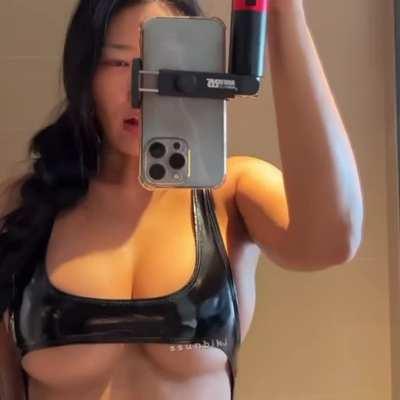 Looks like she’s having fun on vacation