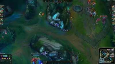 My flash + r + q + w + protobelt combo looks sspoooooo satisfying