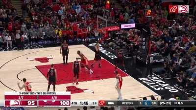 [Highlight] Trae Young banks the lob pass