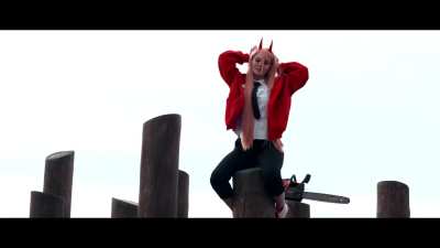 who is the sexiest in her grp of friends, i like her the most