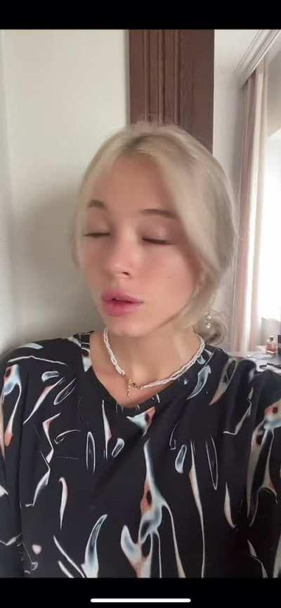 Two sides of me 😇😈 [F]