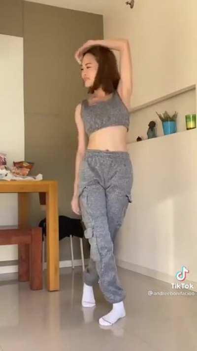 AC Bonifacio. Nipslip bago sayaw