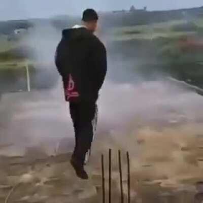 como que o cara acreditou que não estourava