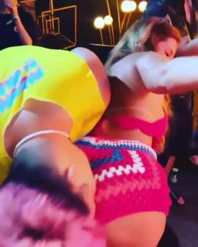 Queria ser o Álvaro dessa vez kkk passou a língua sem dó no cuzao da viih