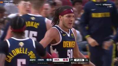 [Highlight] Aaron Gordon with a beautiful pass to Jamal Murray! Kevin Love fails to kick the pass. With replays and multi-broadcast and language - ABC (English), ESPN (Spanish), Movistar (Spanish), ESPN (Portuguese), SPOTV (Korean) and Thai (Thai)