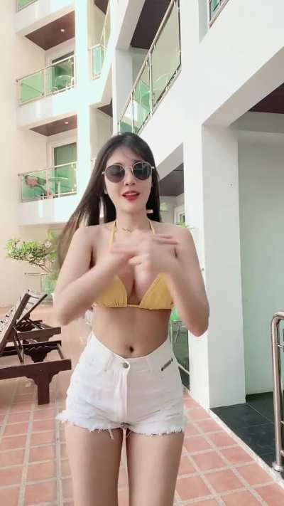 Beautiful thai girl 🤩