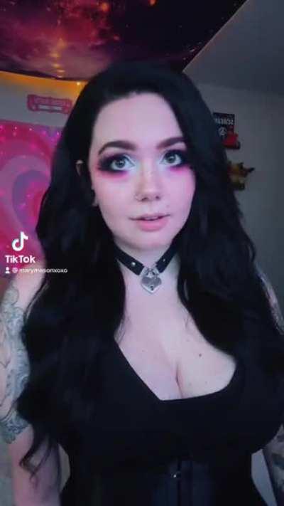 i really haven’t had any complaints tho 💗🖤