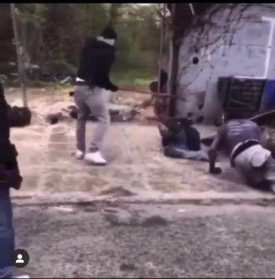 😂nigga smacking the coins out his ass