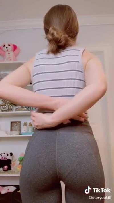 Ya somos 10k, entre simps, tóxicos, haters y fans saludos a todos