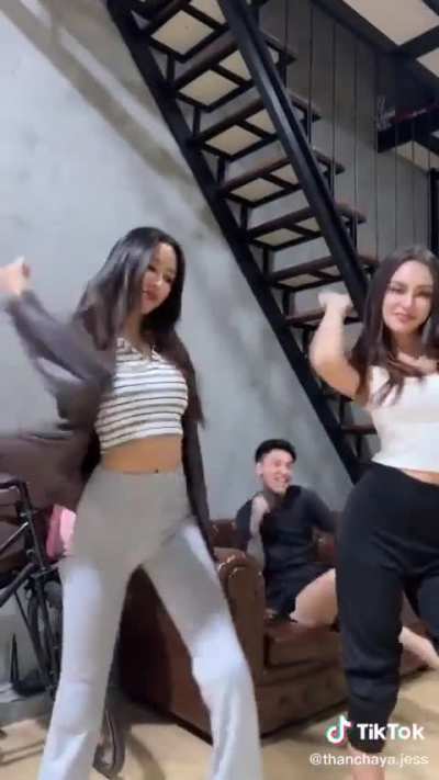 Jess Thanchaya Inprasert & Ovencute