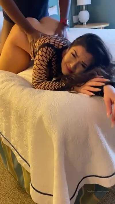 Black dude fucks PAWG from the back