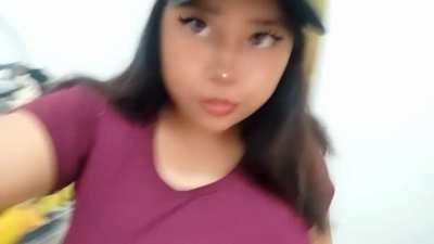 Esta morra está bien chichona no mames 🥵👀