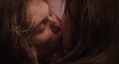 Katie Cassidy kiss scene