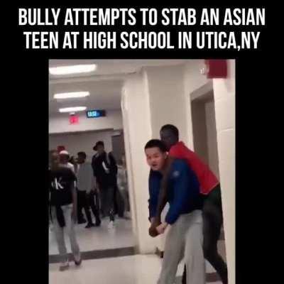 Bully attempts a stabbing, but the victim managed to defend himself