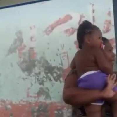 Agua coca latão Agua coca latão