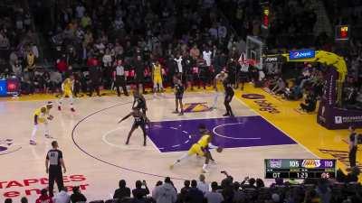 [Highlight] Marvin Bagley locks up Lebron James in a crucial possession late in OT1