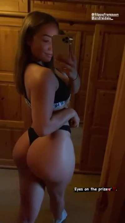 Micha Prinz has the most amazing ass
