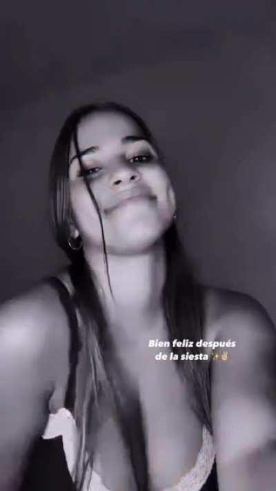 Yo tambien quiero dormi la siesta en esa cama para tambien levantarme feliz, pero de otra manera 😂😂😂😂