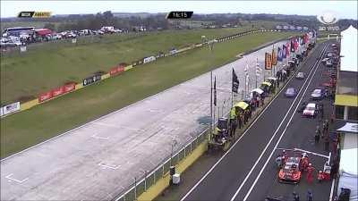 3 mechanics injured after accident in Stock Car Pro Series pit stop in Brazil