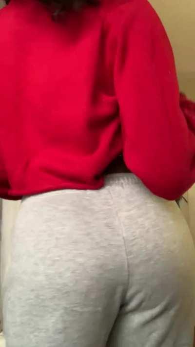 Lay back and let me strip for you 😘