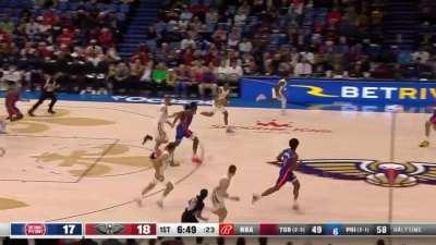 [Highlight] Rough shooting game so far for Ausar Thompson; airballs two 3s from the same corner spot