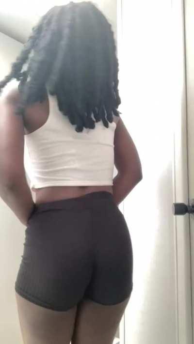 Would you fuck a thick vegan babe? 🌱