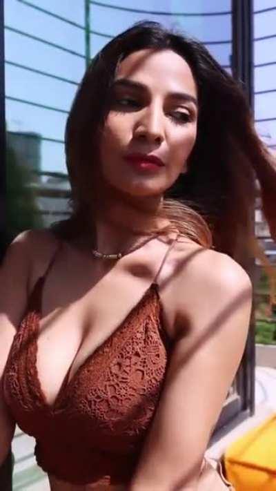 such big juicy cleavage and sexy pits #02 slow mo