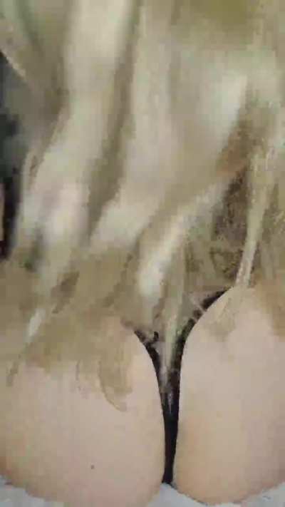 this naughty mom is on onlyfans and waiting for you 😘