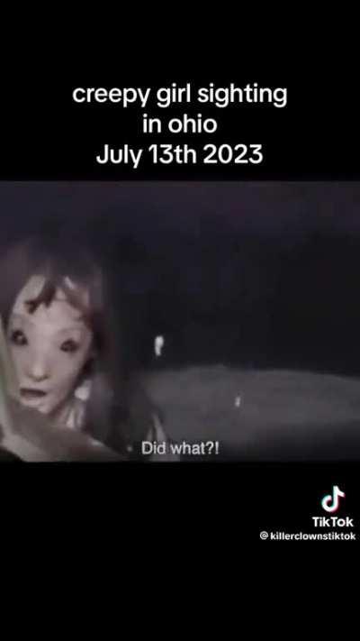 What the fuck is wrong with her she looks like she has a guy's skin on her face 