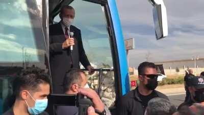 Tayyip Erdoğan'dan geçinemediğini söyleyen vatandaşa dalga geçer gibi cevap: 