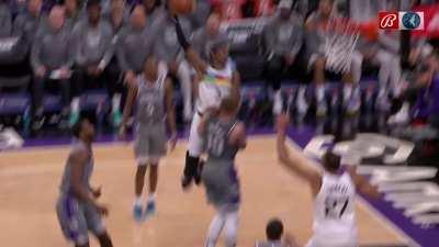 [Highlight] Jaden McDaniels with a huge dunk to give him 19 on the night