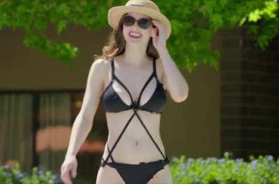 Alexandra Daddario's stunning bikini bod