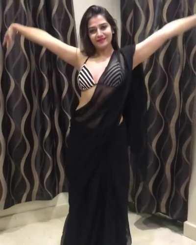 Hoty In Black Saree