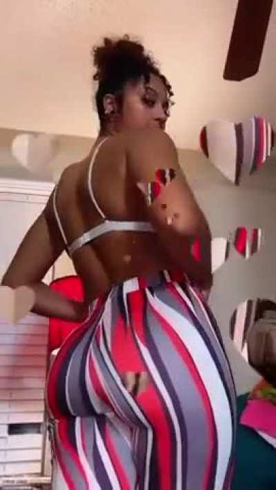 My booty looks nice in these pants