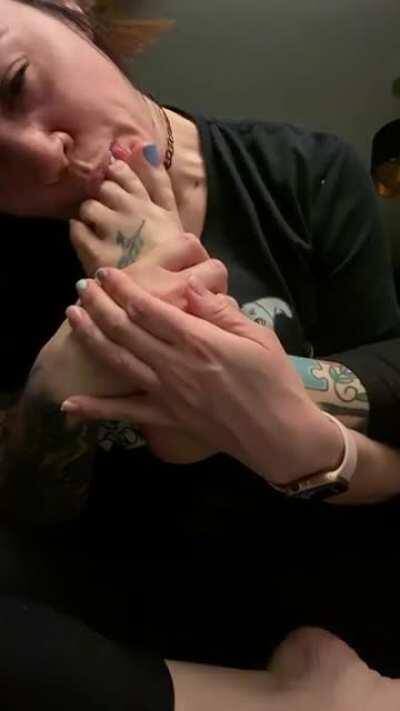 Little late night love, do we like all toes in my mouth?