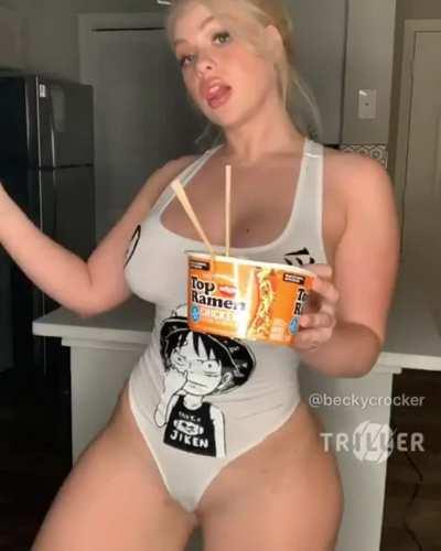 Huge titties🍒 and huge booty ,love it mmmmmm