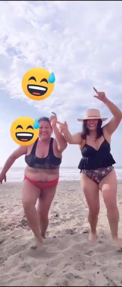 Who else wants to spank this big Peruvian bitch? 🇵🇪