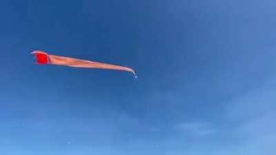 Трёхлетнюю девочку подняло кайтом