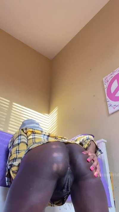 Spreading my pussy feels so good 😩. I wanna watch you cum on it