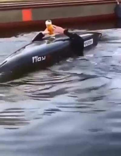 This guy defenetly trustable to hold my beer 😊