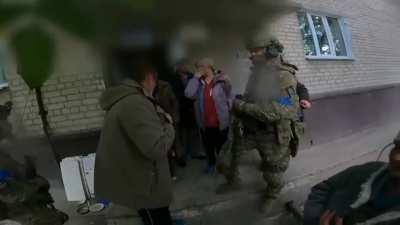 Residents of Balaklia are greeting Ukrainian army