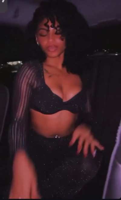 Jaimykel look good with that fit when she go out fr.sametime she always show her perfectly b🍒b fr plus sexy body😩🤤