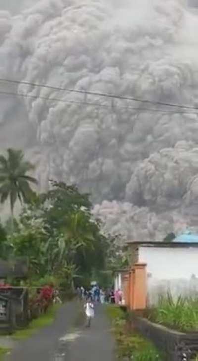 Semeru Eruption Today (04.12.2021)